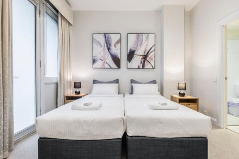 Fabulous Collins Street Luxury 2 BR Apartment - C Tourism 2