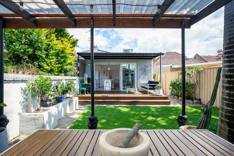 Garden Oasis Sydenham - C Tourism 1