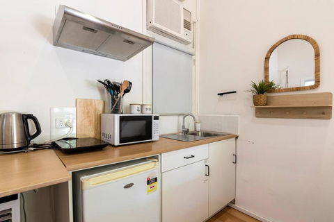 Gawler Townhouses 1C , 1 Queen Bed - C Tourism 4