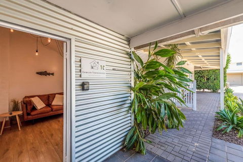 Gawler Townhouses 1C , 1 Queen Bed - C Tourism 1