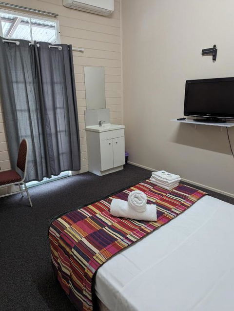 GRAND CENTRAL HOTEL PROSERPINE - C Tourism 3