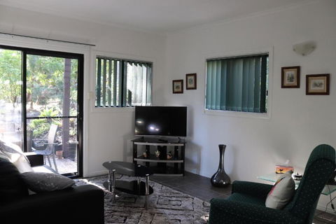 GREEN TREES CHALET Australia Zoo Close By - C Tourism 3