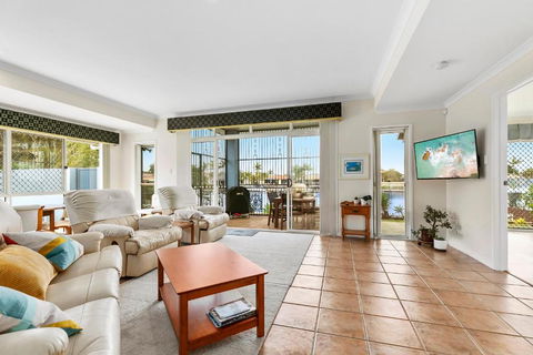 HALYCON HOUSE - C Tourism 0