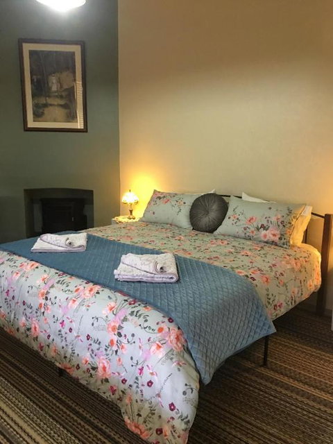 HISTORIC STAR LODGE And STATION MASTERS HOUSE NARRANDERA - C Tourism 3