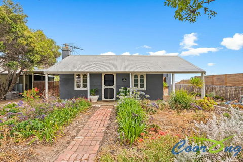 Hyde Cottage - C Tourism 0
