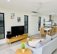 AIRLIE BEACH Delight. Hop skip jump to everything - C Tourism