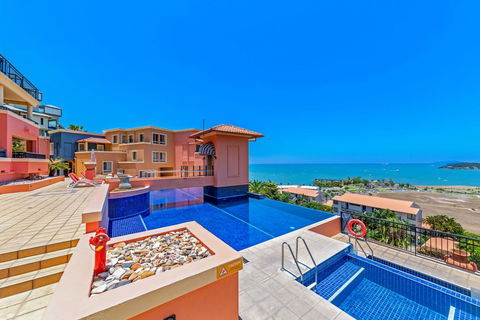 Airlie Dream - C Tourism 0