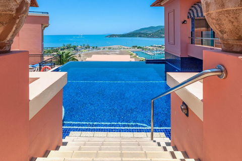 Airlie Dream - C Tourism 1