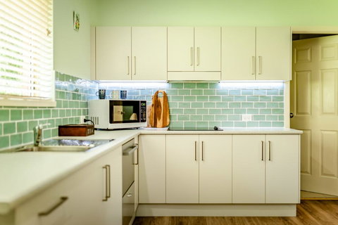 Alarks Nest Bed And Breakfast - C Tourism 3