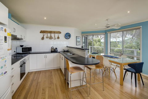 Alchemy On Island Beach - C Tourism 0