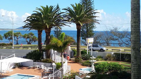 Alex Headland Beachfront - C Tourism 0
