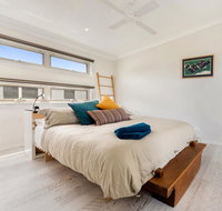 Alice's Palace 2-minute walk to lifeguard patrolled surf beach - C Tourism