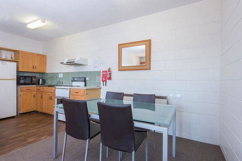 Alpine Apartment - Great Location With Views Of Lake Jindabyne - C Tourism 3
