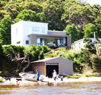 Amazing Ansons Bay Absolute Waterfront Beach House - C Tourism