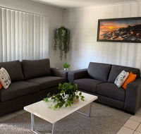 Andergrove Home with a Garden View-Wi-fi  Netflix - C Tourism