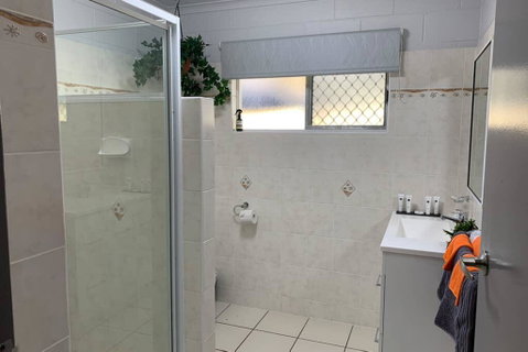 Andergrove Home With A Garden View-Wi-fi & Netflix - C Tourism 3