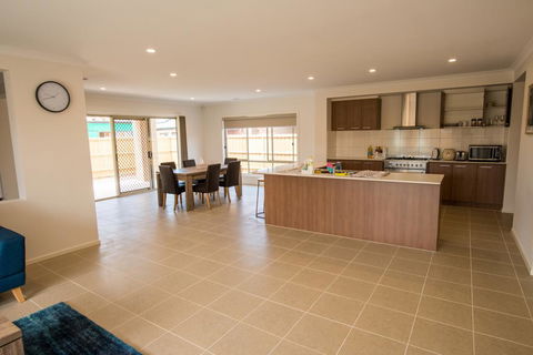 Apple House Point Cook - C Tourism 3