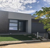 Apple House Tarneit North - C Tourism