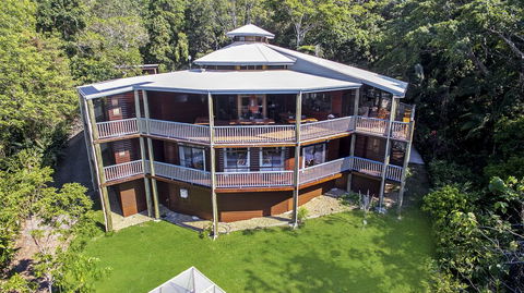 Aquila Retreat Mansion - C Tourism 3