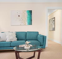 Art Deco apartment steps from harbour and beach - C Tourism