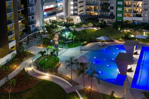 Art-Inspired, Designer APT In The Vibrant Area - C Tourism 1