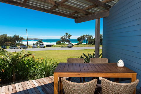 ArtHOUSE Beachfront Accommodation - C Tourism 0