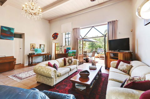 Arty Warehouse Apartment - Stroll To South Beach - C Tourism 0