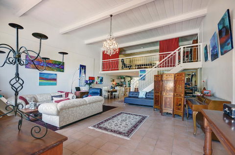 Arty Warehouse Apartment - Stroll To South Beach - C Tourism 2