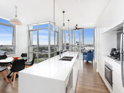As The Sun Sets - Modern And Spacious 2BR Zetland Apartment Facing The Setting Sun - C Tourism 2