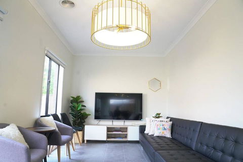 Luxury 9 BRM House In Melbourne - C Tourism 3