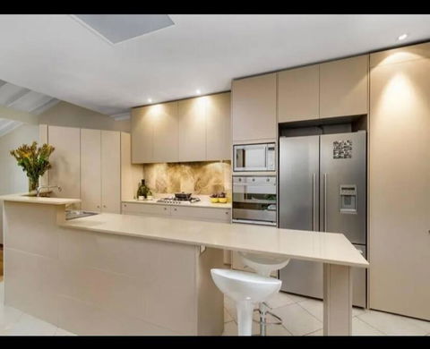 Luxury Retreat Home - 4bed House W/Parking - Mins From CBD - C Tourism 3