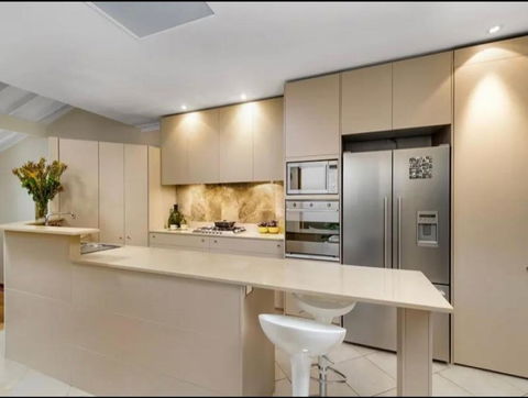Luxury Retreat Home - 4bed House W/Parking - Mins From CBD - C Tourism 1