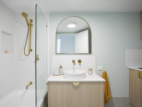 Main Beach Coastal Apartment - C Tourism 3