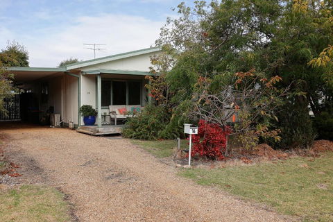 Mcrae Retro Beach House ! - C Tourism 3