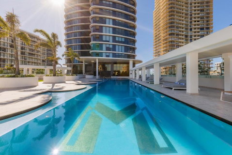 Meriton Suites Surfers Paradise - C Tourism 1