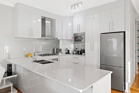Modern Scarborough Townhouse - C Tourism 3