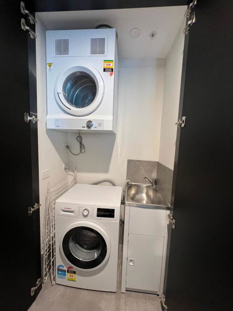 New Modern 1BR Apt Near Dickson - C Tourism 2