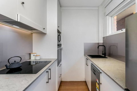 MOS17 - 1 Bedroom W Views-Mosman - C Tourism 3