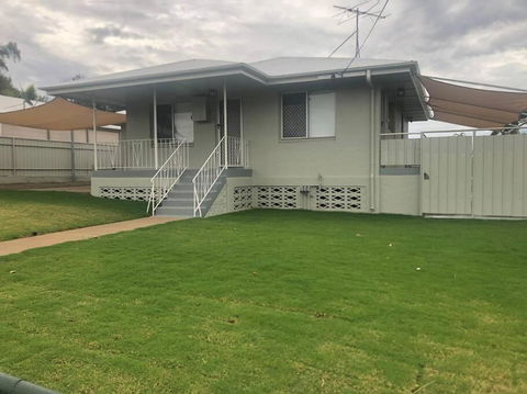 Mt Isa - Emerald Gem 3 Bedroom Home QUIET AREA - C Tourism 0