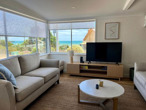 NEW Magpie Sands - 3 Bedroom Home - Downstairs Only, 1 Min Walk To Aldinga Beach - C Tourism 2
