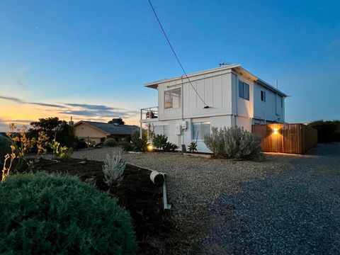 NEW Magpie Sands - 3 Bedroom Home - Downstairs Only, 1 Min Walk To Aldinga Beach - C Tourism 1