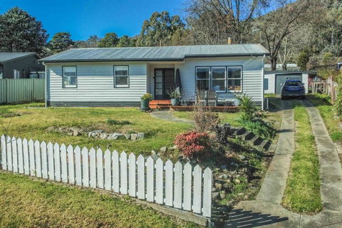 Mount Beauty 3BR Home - C Tourism 0