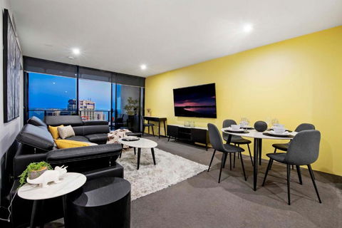 OCEAN VIEW - One Bedroom Spa Apartment - Circle On Cavill - Self Contained, Privately Managed - C Tourism 2