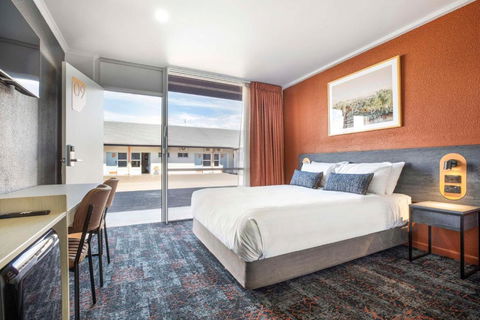 Nightcap At Horse & Jockey Hotel Warwick - C Tourism 0