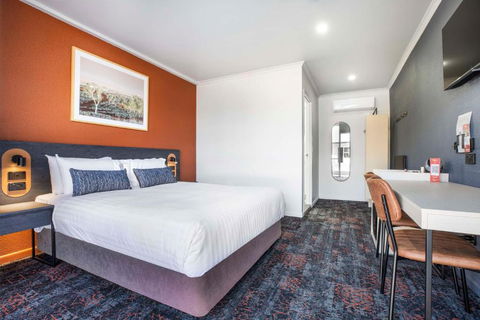 Nightcap At Horse & Jockey Hotel Warwick - C Tourism 3