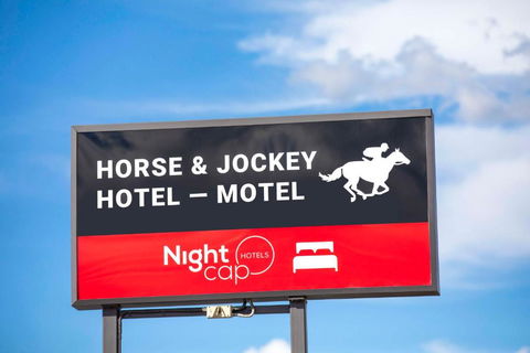 Nightcap At Horse & Jockey Hotel Warwick - C Tourism 2