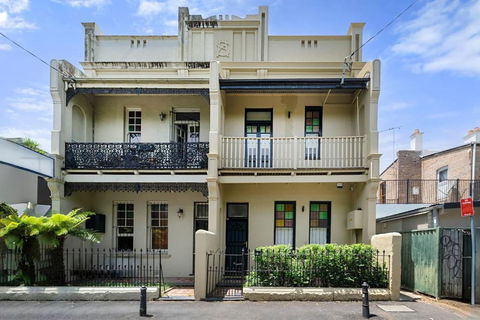Newtown Nest - Chic Terrace Living Off King Street - C Tourism 3