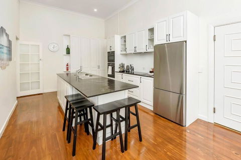 Normanville, Large Historic Three Bedroom Home - C Tourism 2