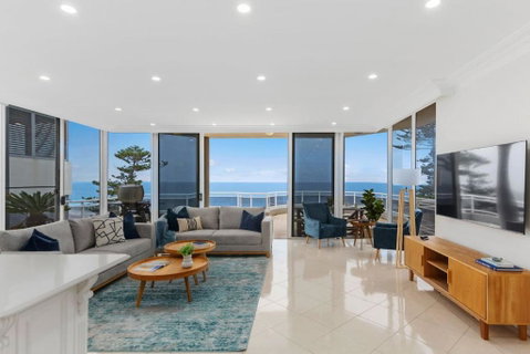 Ocean Vista Escape - A Lofty Beachfront Penthouse - C Tourism 0