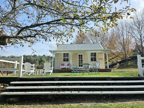 Old Oak Tree Cottage - C Tourism 0